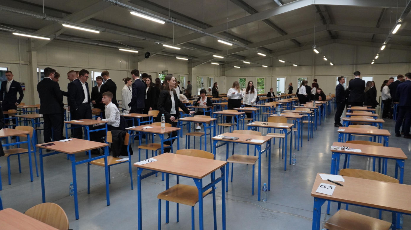 Matura 2024 z języka polskiego. Uczniowie CKZiU "Budowlanki" w Zielonej Górze przed egzaminem dojrzałości 