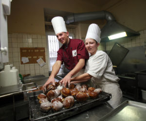 Tak się robi pączki