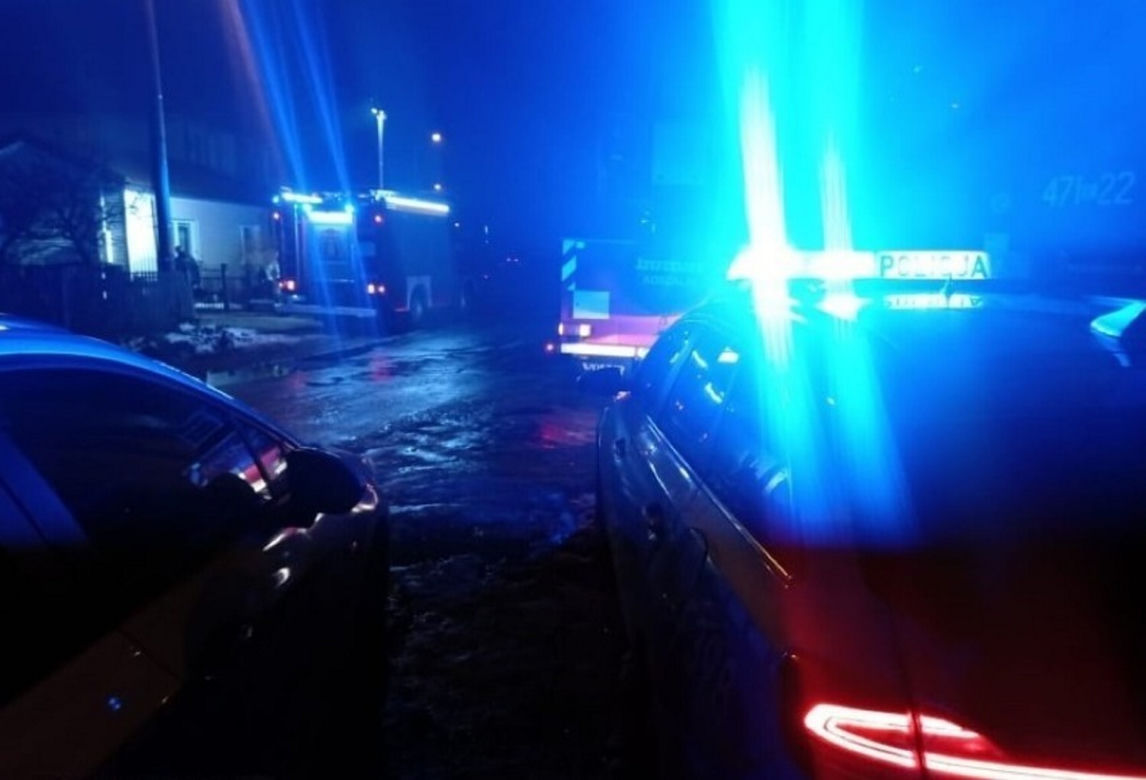 Zadźgała troje dzieci, spaliła się z nimi w domu?