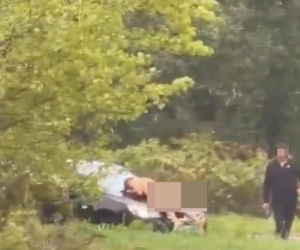 Nagi mężczyzna z maczetą biegał po ulicy! Policjanci użyli paralizatora