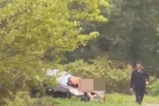 Nagi mężczyzna z maczetą biegał po ulicy! Policjanci użyli paralizatora