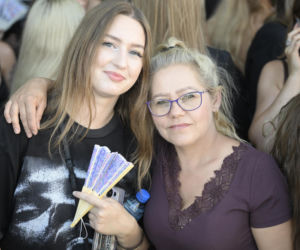Fani w upale czekają na koncert The Weeknd. Tłumy w Warszawie