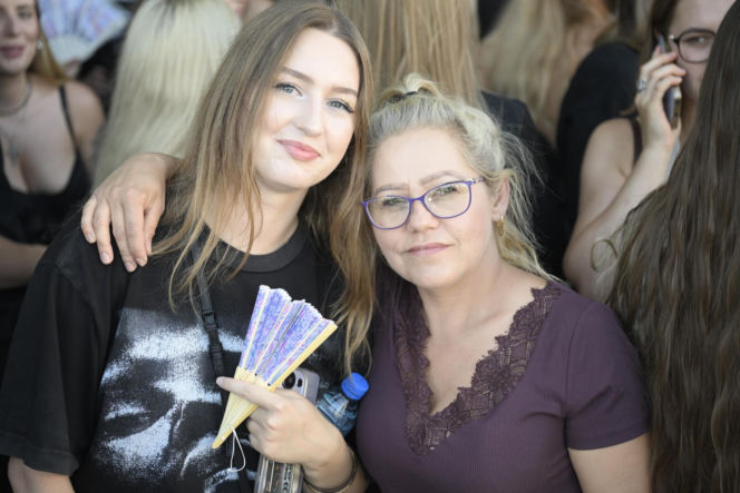 Fani w upale czekają na koncert The Weeknd. Tłumy w Warszawie