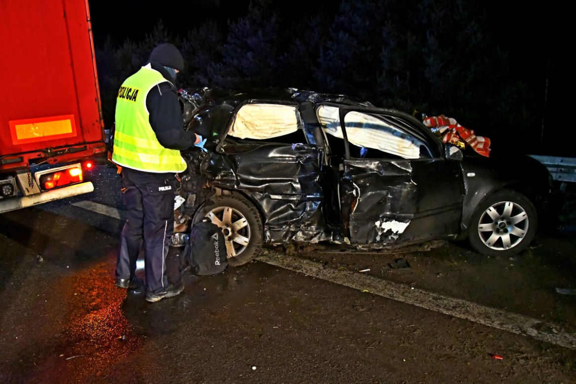 Dargobądz. Zginęła 25letnia kobieta uderzając w tył samochodu ciężarowego