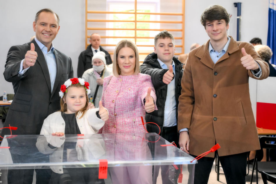 Karol Nawrocki z rodziną. Jego córka skradła show na wieczorze wyborczym