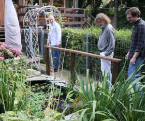 Wiemy, u kogo teraz mieszka Jarosław Kaczyński! W takich warunkach spędza czas. Mamy ZDJĘCIA!