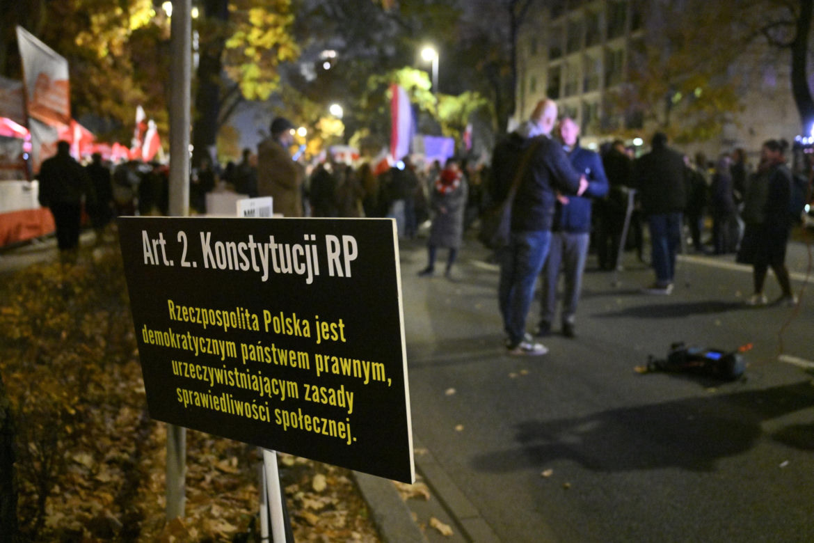 Chaos pod Trybunałem Konstytucyjnym