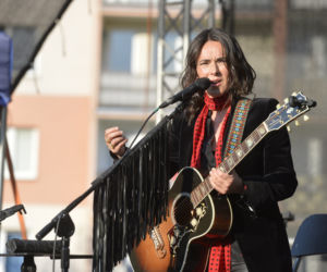 Ciechanów ukarany przez koncert Kasi Kowalskiej