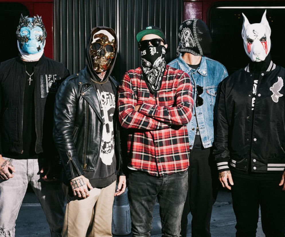 Członkowie zespołu Hollywood Undead w maskach i chustach. O koncercie grupy w Polsce przeczytasz na EskaRock.