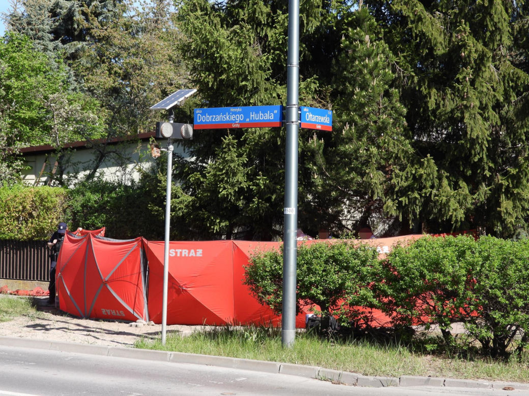 Na środku ulicy rozłożyli parawan. Nie żyje mężczyzna