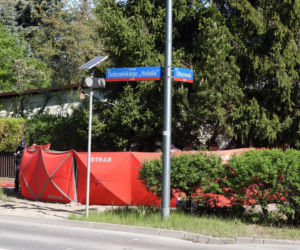 Na środku ulicy rozłożyli parawan. Nie żyje mężczyzna