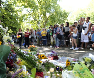 LONDYN: Fani płaczą po śmierci Amy Winehouse