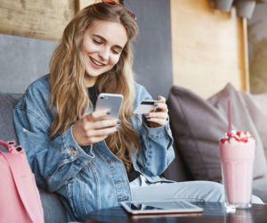 Sklepy dodają to do koszyka bez twojej wiedzy. UOKiK wydaje pilny alert