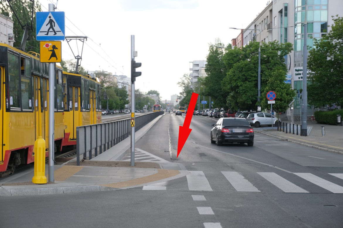 Krawężniki grozy na Grochowskiej