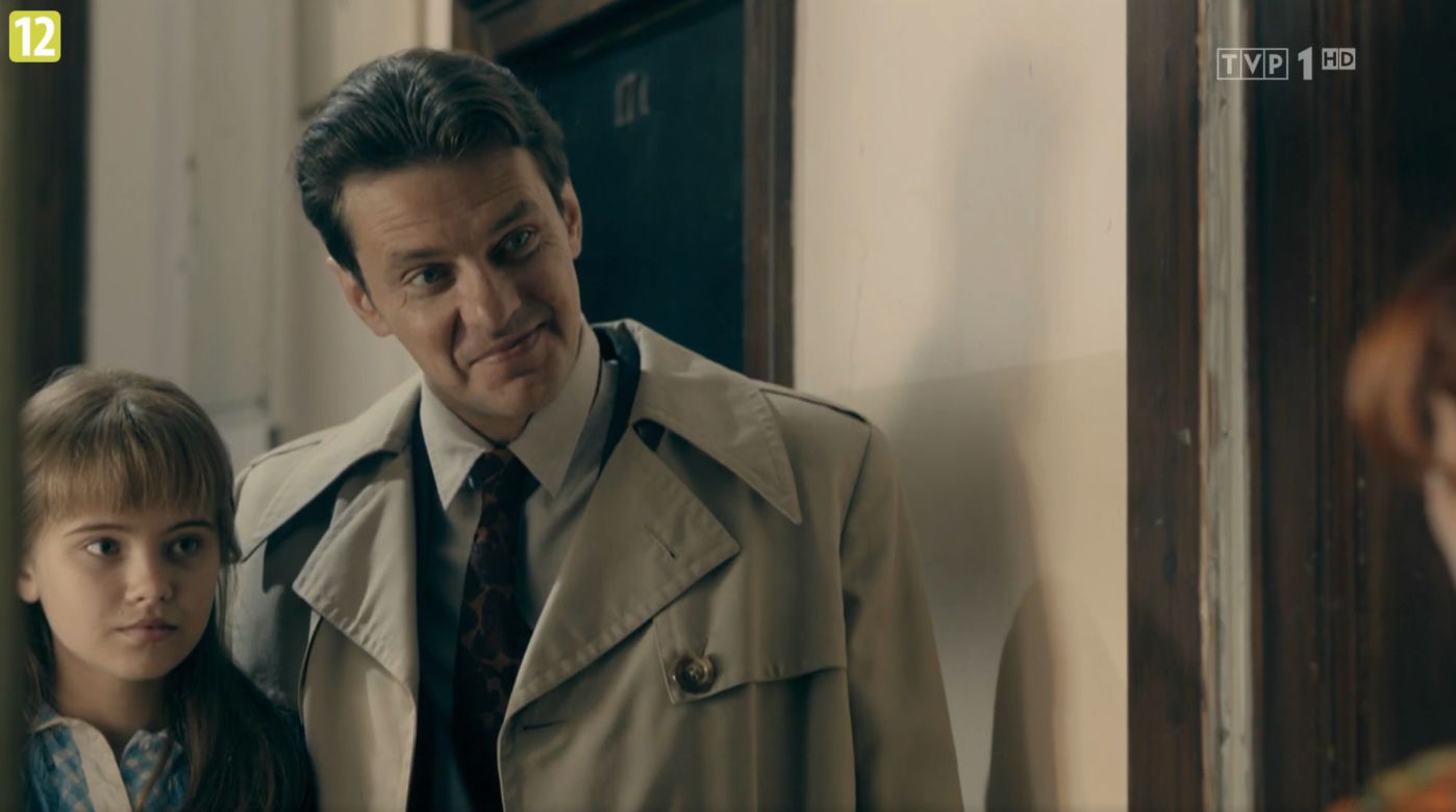 Stulecie Winnych 4, odc. 41: Adam Komornicki (Marcin Kwaśny), Małgosia (Oliwia Sekita)