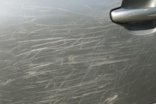 68-latek z Lubawy odpowie za porysowanie auta pod blokiem