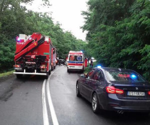 Śmiertelny wypadek w m. Redzeń pod Sieradzem. 71-latek WJECHAŁ NA CZOŁÓWKĘ w auto z dzieckiem