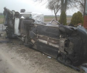 KOSZMARNY wypadek pod Płockiem! Po zderzeniu skody i fiata 4 osoby w szpitalu [ZDJECIA]
