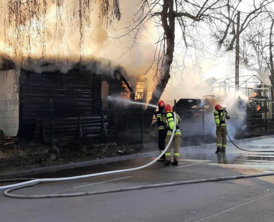 Pożar na terenie spółdzielni pracy w Marysinie Wawerskim