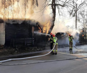 Pożar na terenie spółdzielni pracy w Marysinie Wawerskim