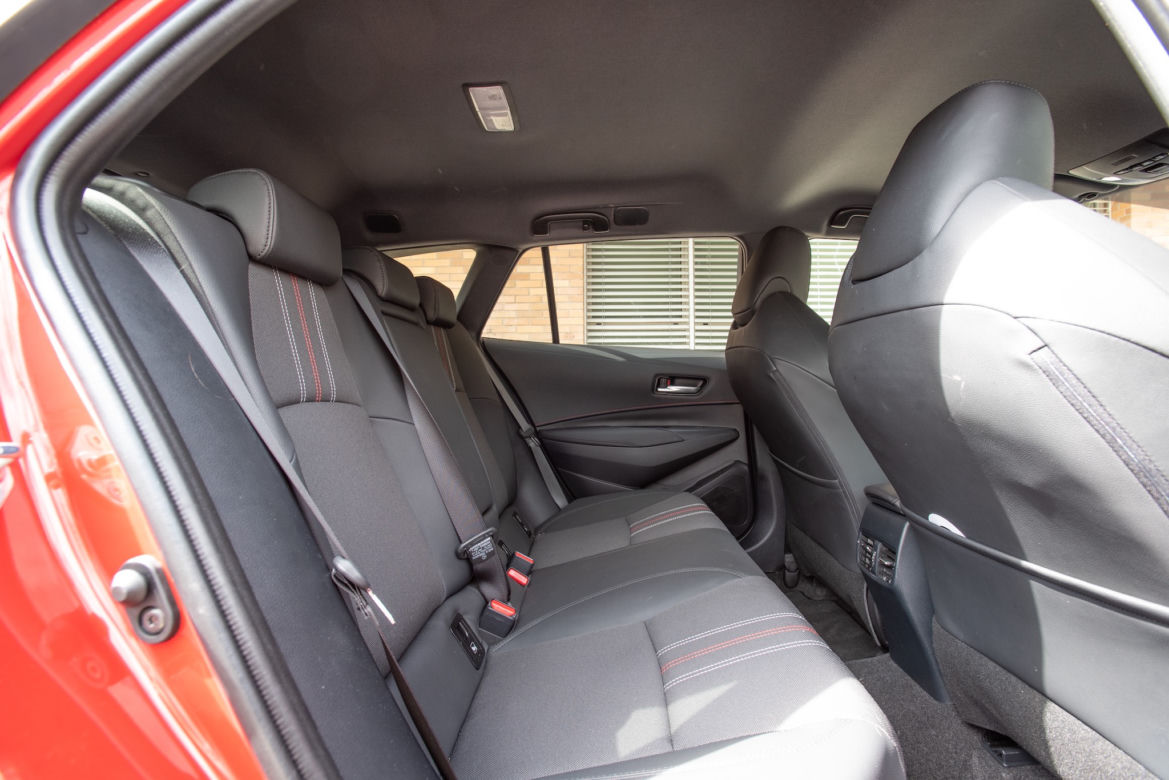 Toyota Corolla TS Kombi GR Sport 2.0 Hybrid 180 KM e-CVT 