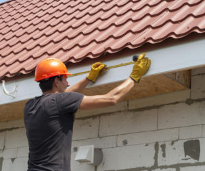 Montaż rynien krok po kroku. Najczęstsze błędy kosztują nawet tysiące złotych