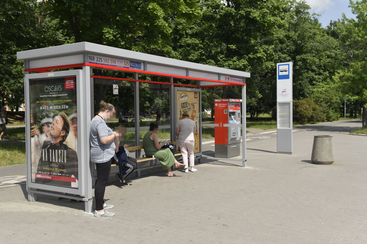 Piekło pod wiatami przystankowymi