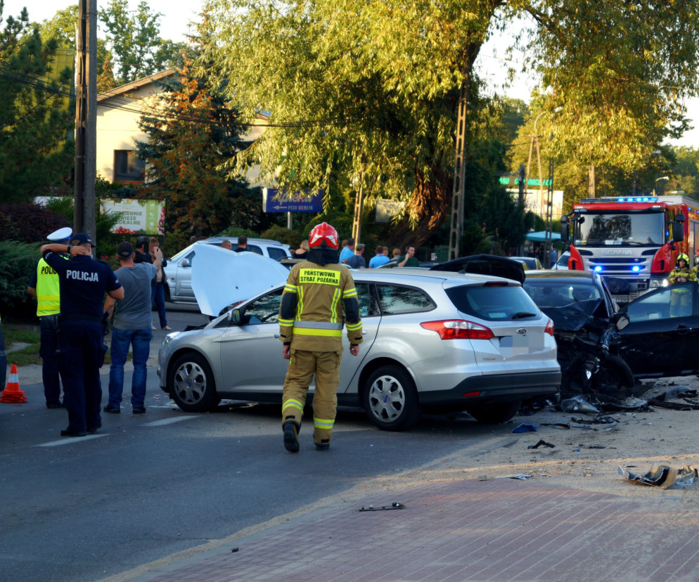Karambol pod Piasecznem. 8 aut zniszonych w Zalesiu dolnym
