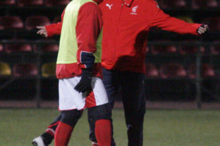 Donald Tusk gra w piłkę