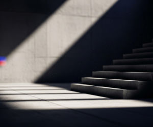 Śmierć 45-latka w Tarnobrzegu. Co wydarzyło się na klatce schodowej?