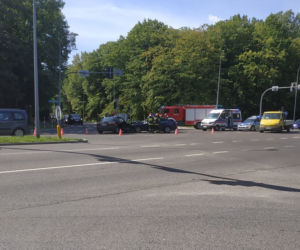 Białystok. Wypadek na skrzyżowaniu ul. 11 Listopada/ul. Zwierzyniecka. Trzy osoby ranne