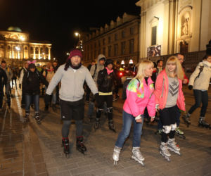 Nightskating. Warszawa na rolkach [Zdjęcia]