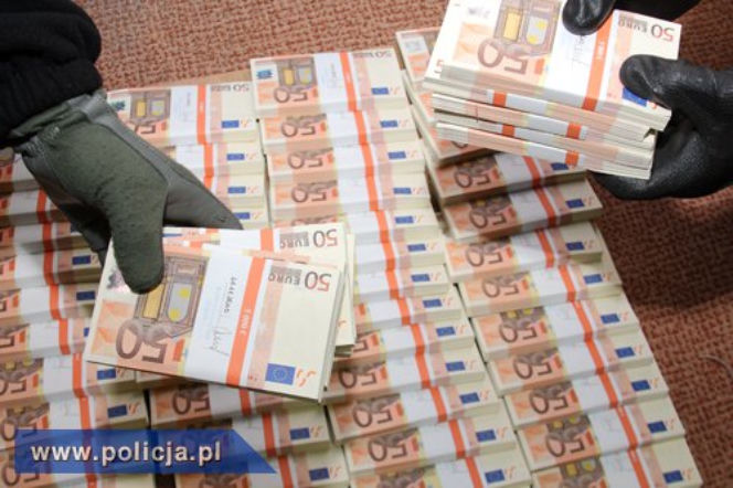 Warszawa: CBŚ zlikwidowało fabrykę pieniędzy