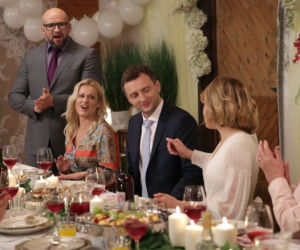 M jak miłość odcinek 1451. Ula (Iga Krefft), Bartek (Arkadiusz Smoleński), Andrzejek (Tomasz Oświeciński), Marzenka (Olga Szomańska), Barbara (Teresa Lipowska)