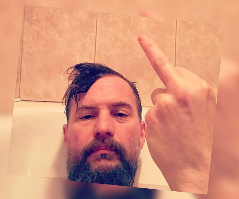 Tomasz Organek środkowy palec Instagram