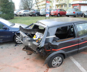 Kierowca staranował 19 samochodów