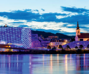 Więcej niż elewacja! Przykłady multimedialnych fasad w Europie