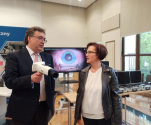 Uniwersytet Medyczny ma nowy sprzęt. W ręku mieści się cały gabinet okulistyczny [GALERIA]