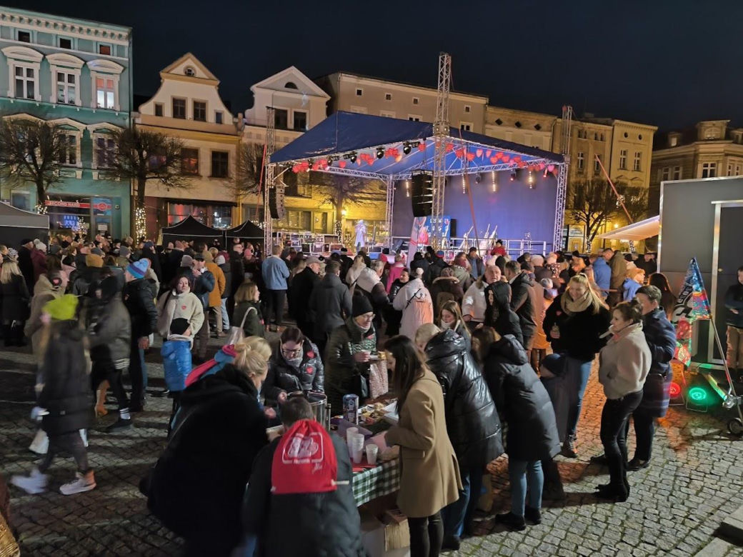 Finał Wielkiej Orkiestry Świątecznej Pomocy 2025 w Lesznie 