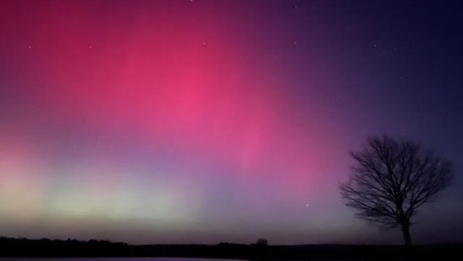 Niesamowite zjawisko nad Świętokrzyskim. Zorza polarna rozświetliła niebo!