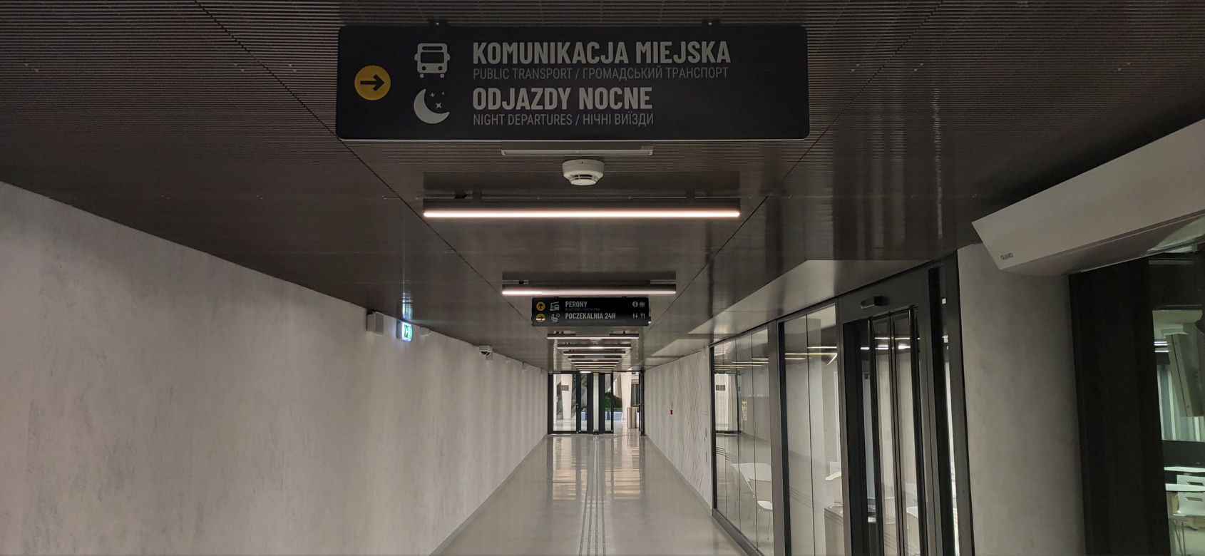 Plaga bezdomnych alkoholików na dworcu w Kielcach! Wypijają nawet płyn do dezynfekcji!