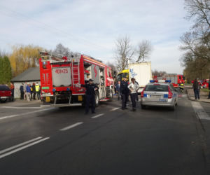 Śmiertelny wypadek w Drużbicach. Nie żyje kierowca osobówki
