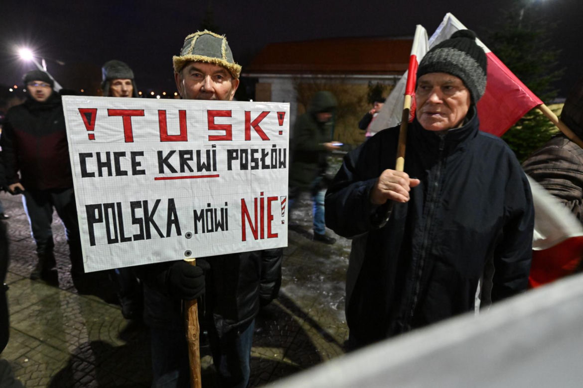Manifestacje przed zakładami karnymi, w których przebywali Mariusz Kamiński i Maciej Wąsik