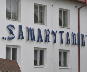 Ksiądz naciąga emerytki?