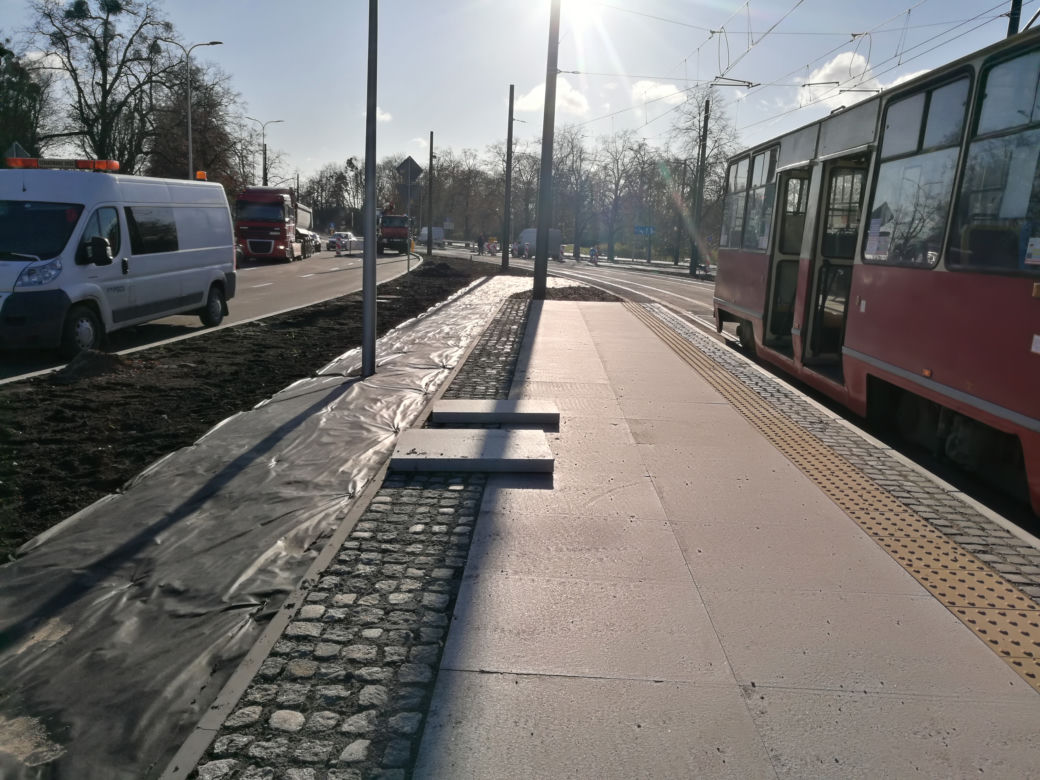 Nowe torowisko w rejonie placu Rapackiego i placu Niepodległości w Toruniu. Za nami przejazdy techniczne