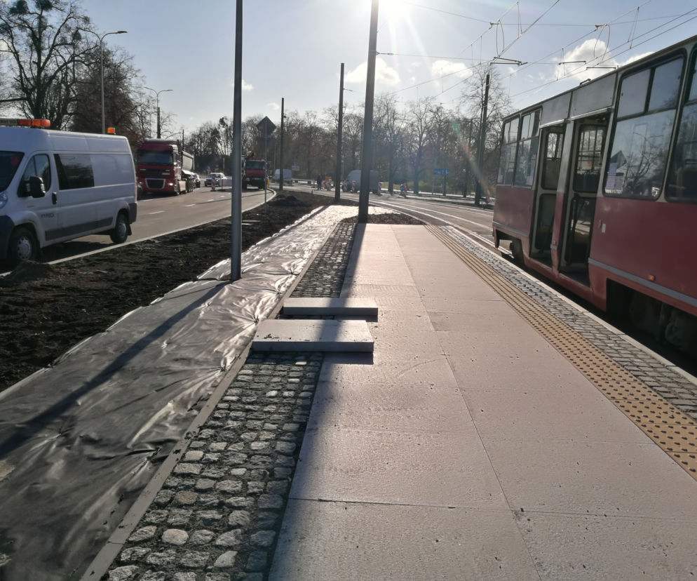 Nowe torowisko w rejonie placu Rapackiego i placu Niepodległości w Toruniu. Za nami przejazdy techniczne