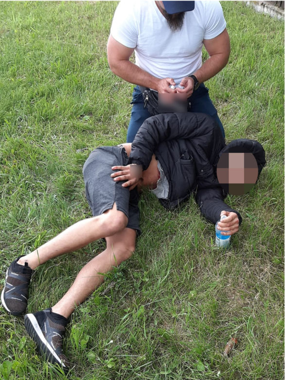 Staranował autem policjantów