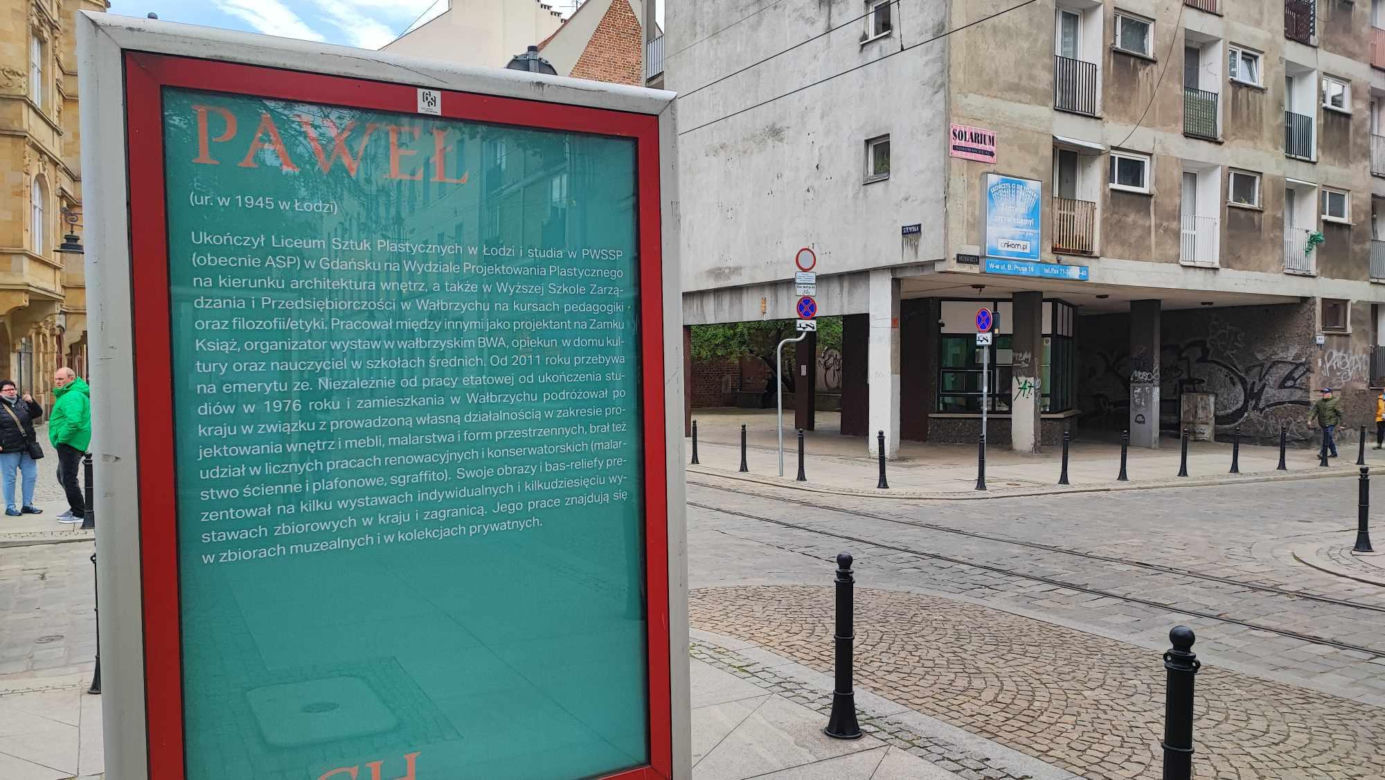 Kontrowersyjna wystawa we Wrocławiu. Mieszkańcy są oburzeni. Co artysta miał na myśli?