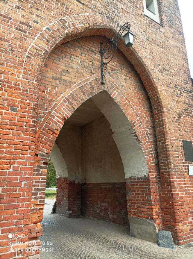 To najdłuższe mury obronne w woj. warmińsko-mazurskim. Otaczają Stare Miasto