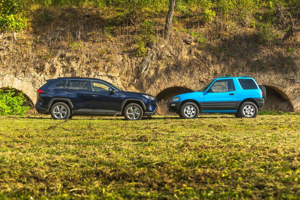 Toyota RAV4 mk. I & Toyota RAV4 mk. V